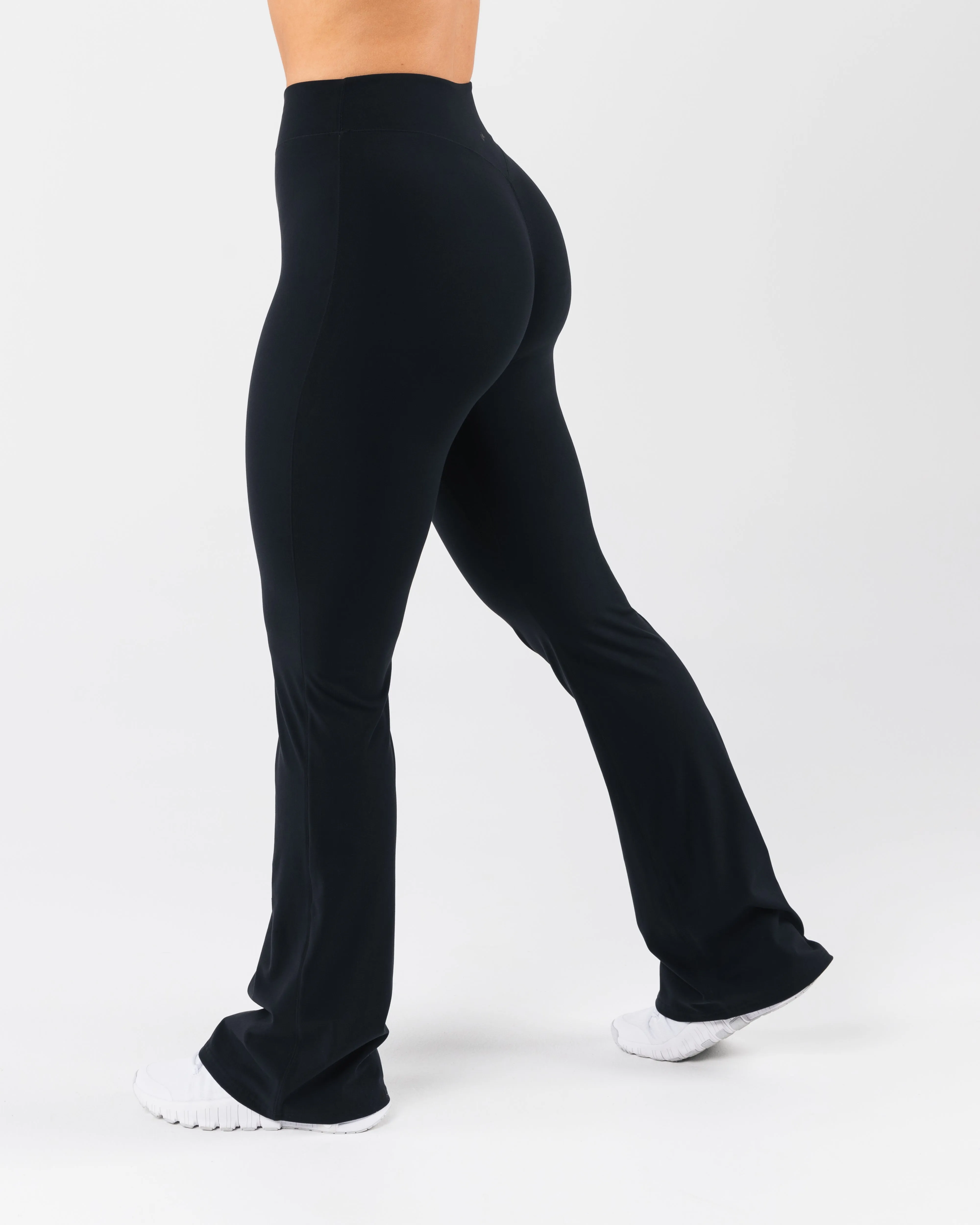 Everyday Core Flared Pant - Black